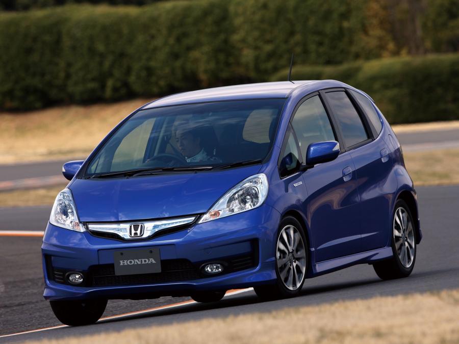  Honda Fit Hybrid RS 2012 года  (фото 3 из 7)